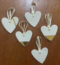 CERAMIC HEARTS (Set of 5 - White and Gold B)