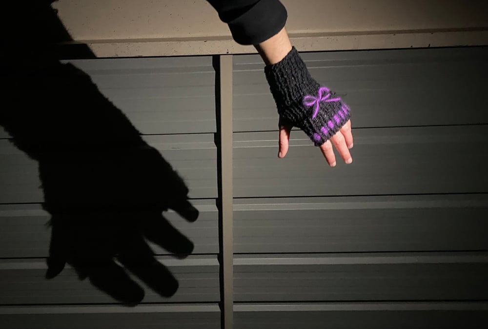 Image of Weaved mesh mittens