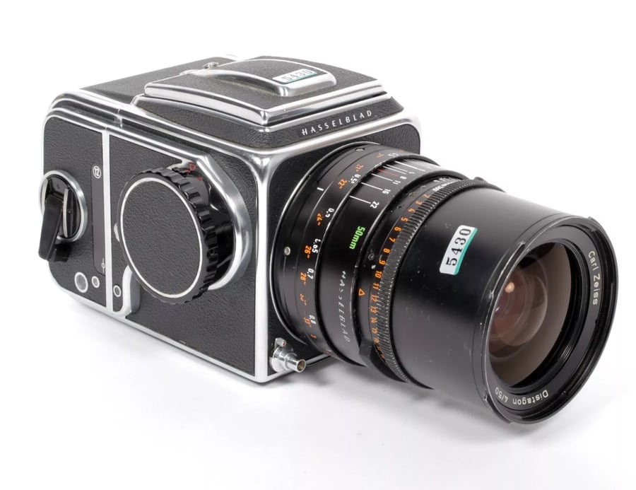 Image of Hasselblad 500C/M camera w/ Planar 50mm F4 CF lens + a12 Back + WLF #5430