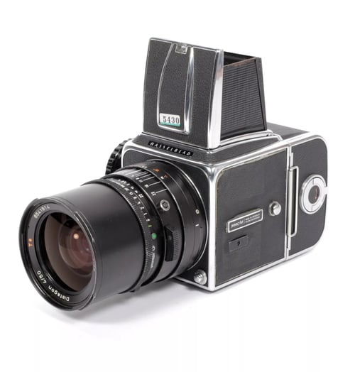 Image of Hasselblad 500C/M camera w/ Planar 50mm F4 CF lens + a12 Back + WLF #5430