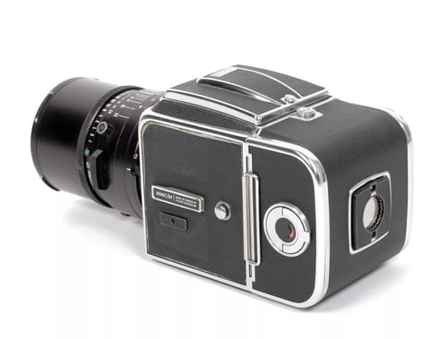 Image of Hasselblad 500C/M camera w/ Planar 50mm F4 CF lens + a12 Back + WLF #5430