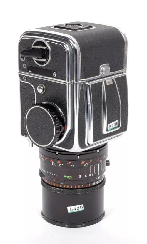 Image of Hasselblad 500C/M camera w/ Planar 50mm F4 CF lens + a12 Back + WLF #5430