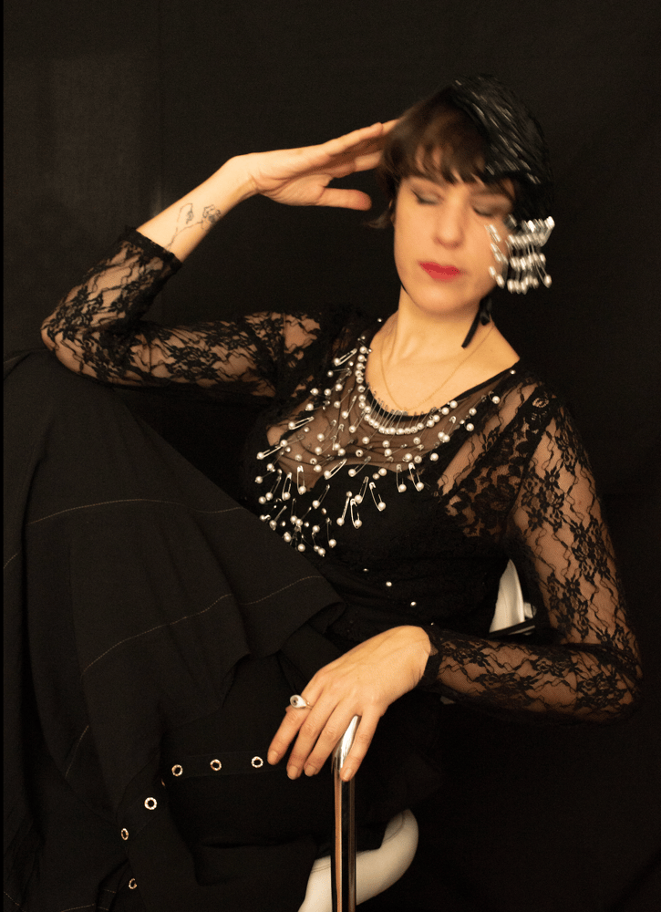 Image of Camiseta de encaje con perlas 