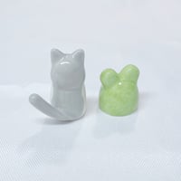 Image 7 of 2 in 1 frog hat and astronaut helmet cat ceramic figurine