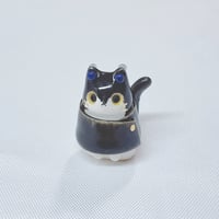 Image 1 of geto cat ceramic figurine (discount price)