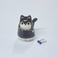 Image 2 of geto cat ceramic figurine (discount price)