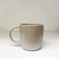 Mug blanc et beige moyen