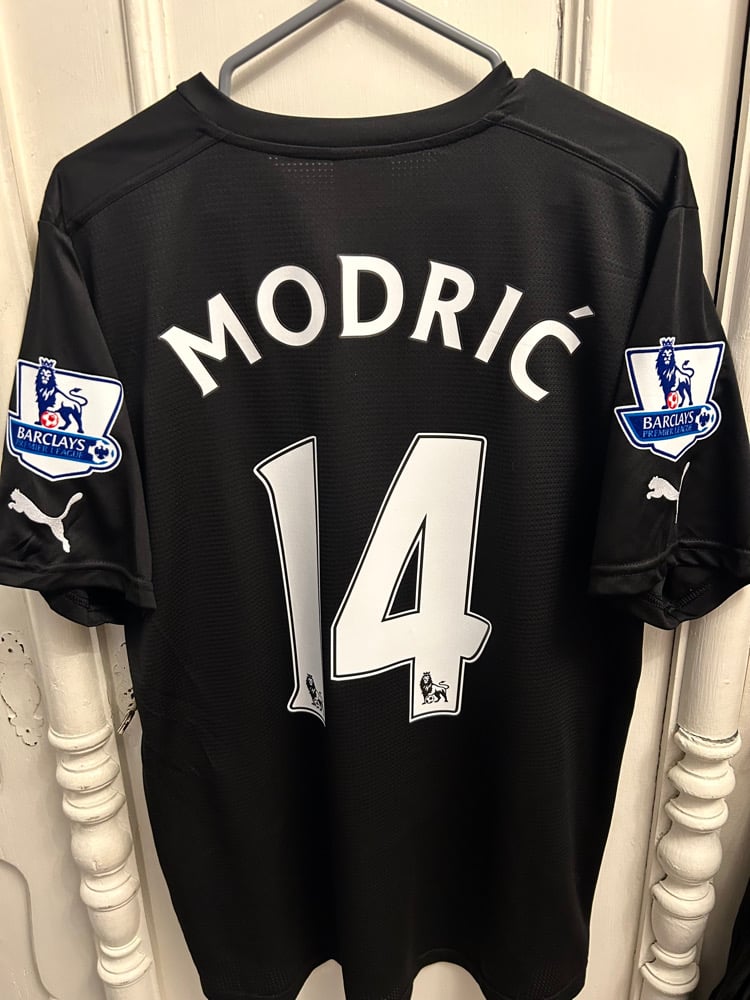 Image of Tottenham Hotspur “MODRIĆ 14” 2011/12 Third Shirt + PL patches (M)