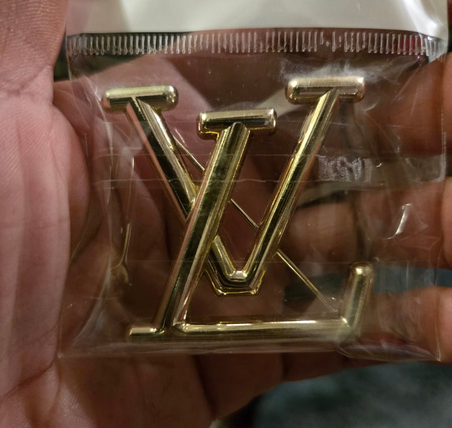 Image of Gold L Brooch