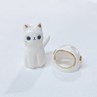 Image 3 of White cat with astronaut helmet ceramic figurine (helmet cover version)