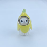 Image 1 of Banana white cat ceramic figurine (white gold version)