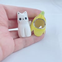 Image 4 of Banana white cat ceramic figurine (white gold version)