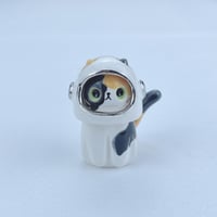 Image 1 of Calico cat with astronaut helmet ceramic figurine (white gold version)