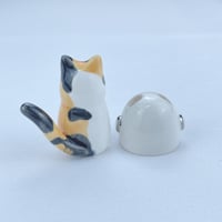 Image 5 of Calico cat with astronaut helmet ceramic figurine (white gold version)