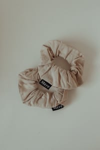 Image 1 of Mère Scrunchie