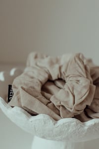 Image 2 of Mère Scrunchie