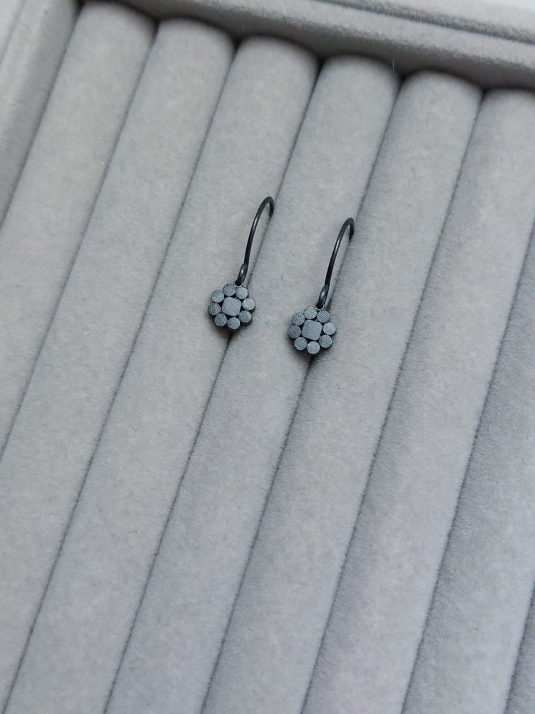 Image of Elizabeth Drop Earrings 