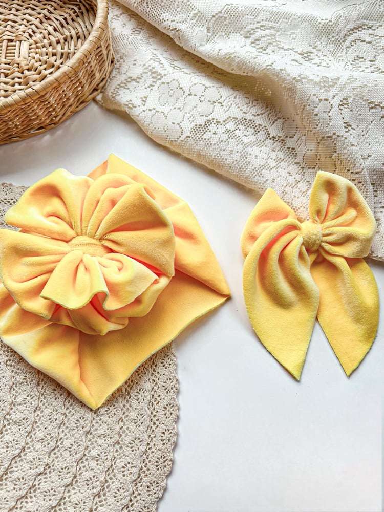 Image of YELLOW VELVET