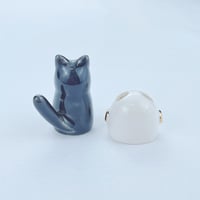 Image 5 of Black cat with astronaut helmet ceramic figurine (helmet cover version)