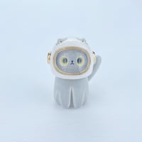 Image 1 of Gray kitty with astronaut helmet ceramic figurine (helmet cover version)