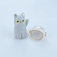 Image 3 of Gray kitty with astronaut helmet ceramic figurine (helmet cover version)