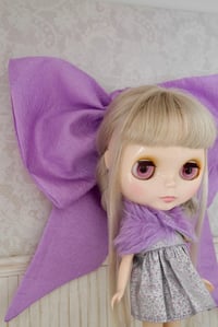 Image 2 of Mauve Bow for Blythe Doll!