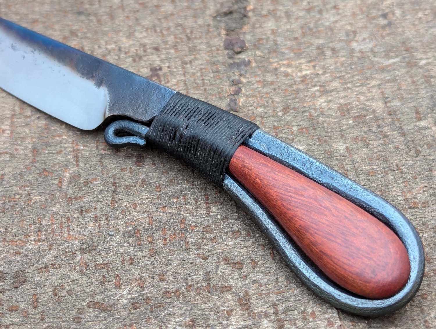 Image of Integral handle knife (w/cord wrapped wood insert)