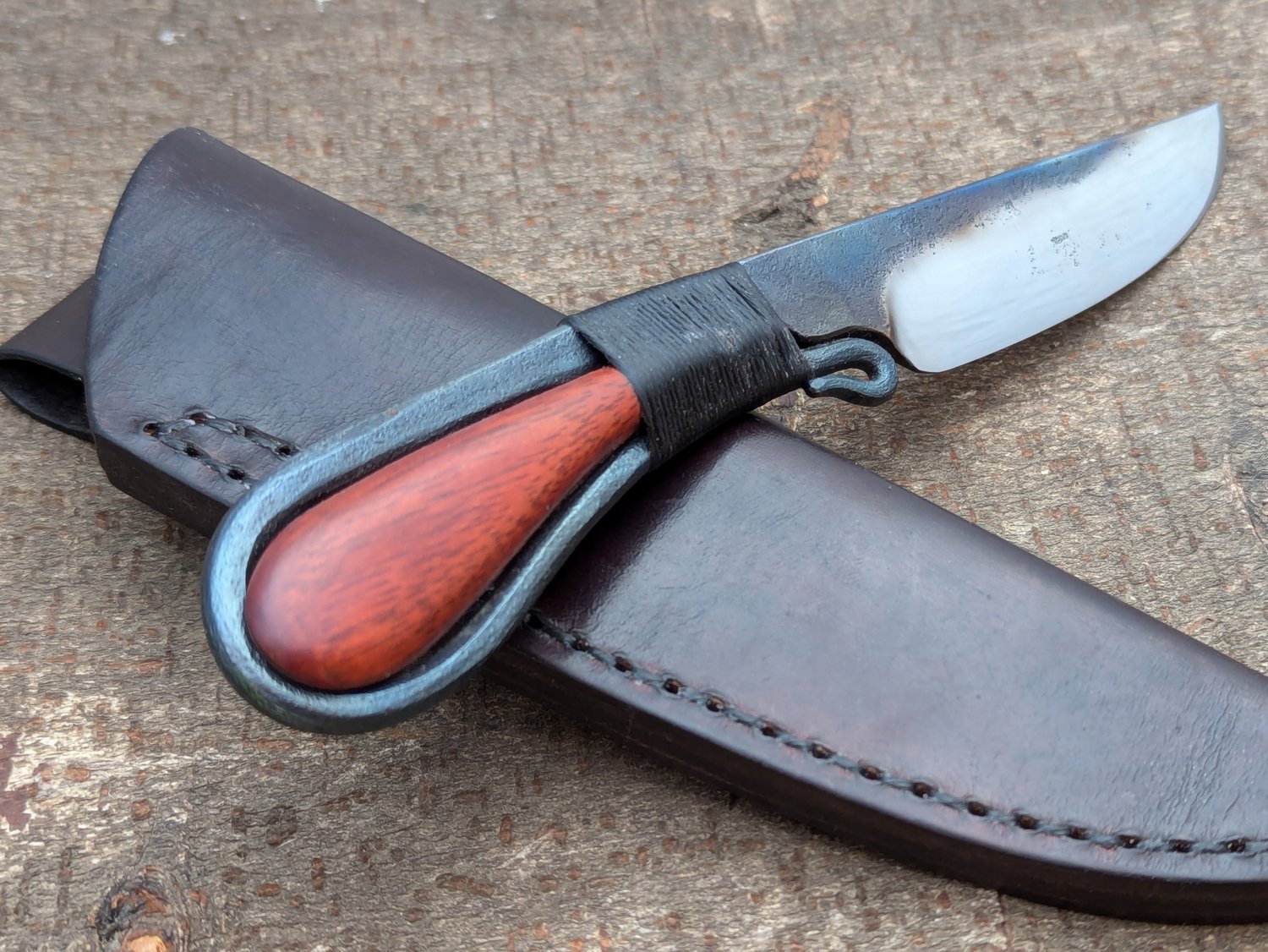 Image of Integral handle knife (w/cord wrapped wood insert)
