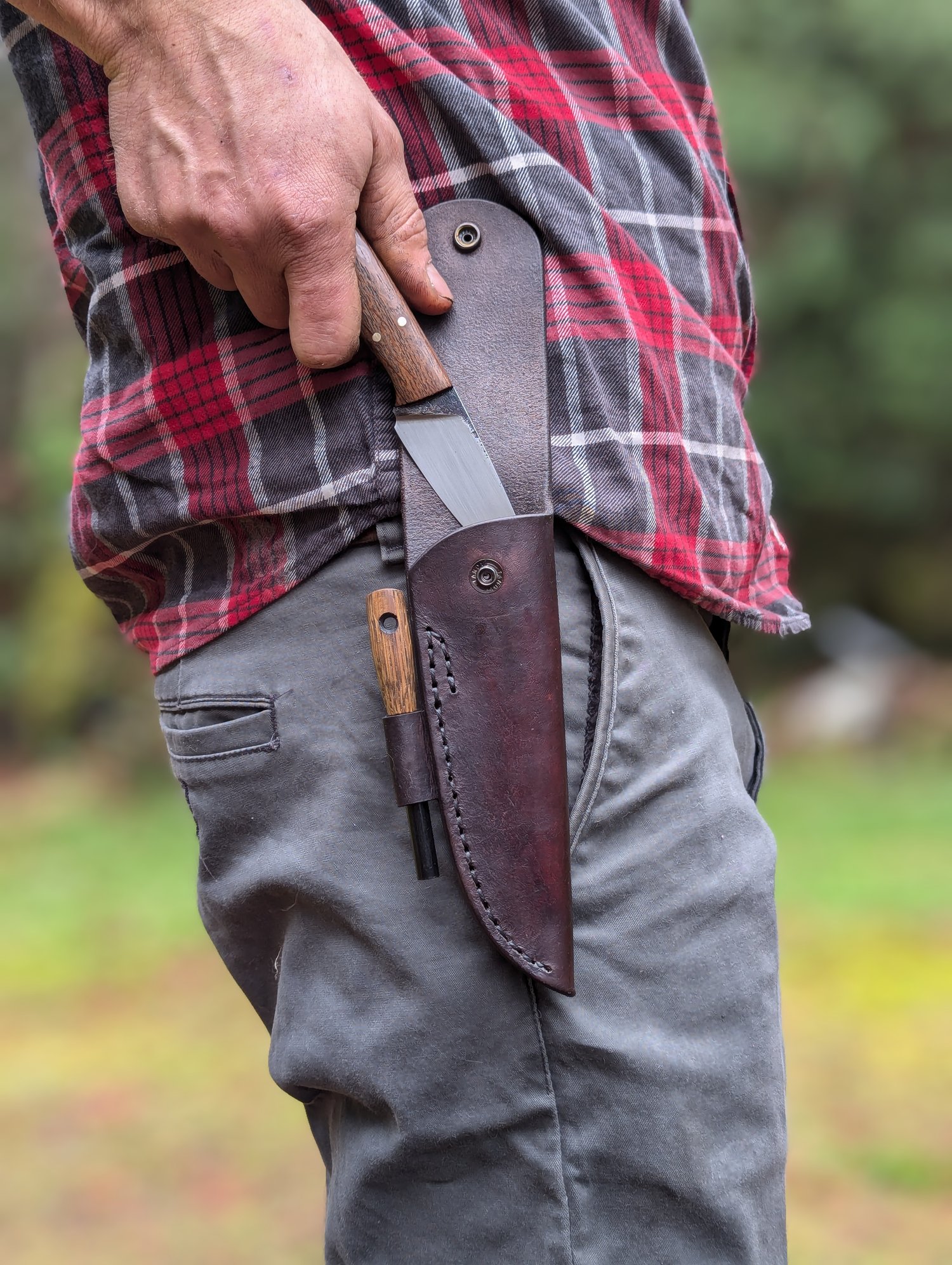 Image of Full-tang bushcraft with mosaic pin and ferro rod