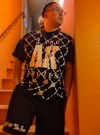 Image 3 of LoTF-Shirt+Shorts+FlipFlops