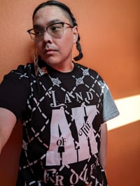 Image 4 of LoTF-Shirt+Shorts+FlipFlops