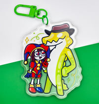 Image 2 of Pomni & Gumigoo Glitter Epoxy Charm 3" Keychain - Amazing Digital Circus