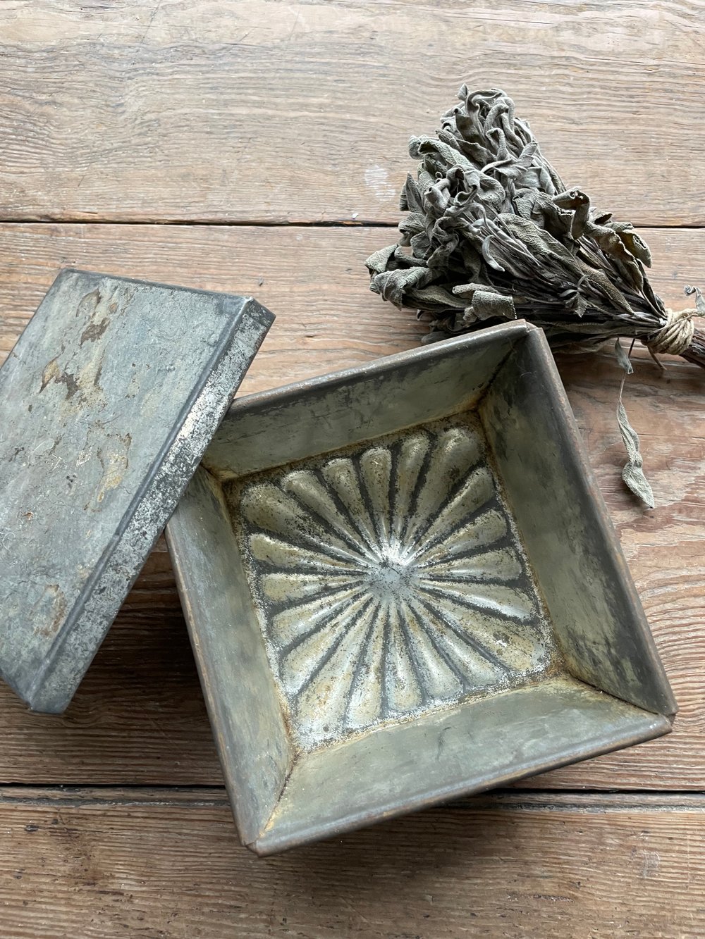 Image of Patisserie Tin (1)