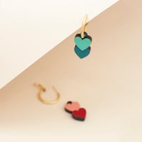 Image 2 of Pendientes reversibles Flip Hearts de Materia Rica