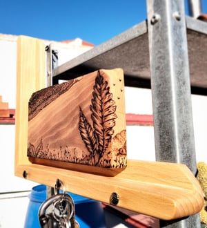 Image of CUELGA LLAVES PIROGRABADO