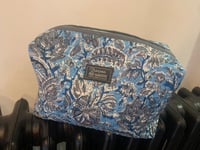 Image 1 of Trousse de toilette bleue