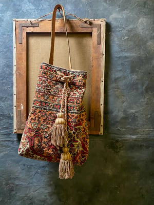 Image of carpet bag - no .08