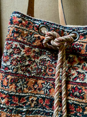 Image of carpet bag - no .08