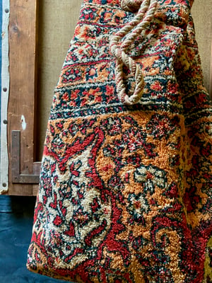 Image of carpet bag - no .08