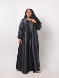 Image 2 of QUEEN  DRESS (BLACK)
