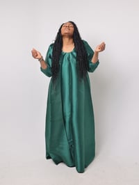 Image 2 of QUEEN  DRESS  CROPED SLEEVE (GREEN)