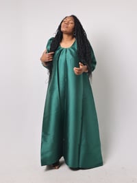 Image 1 of QUEEN  DRESS  CROPED SLEEVE (GREEN)