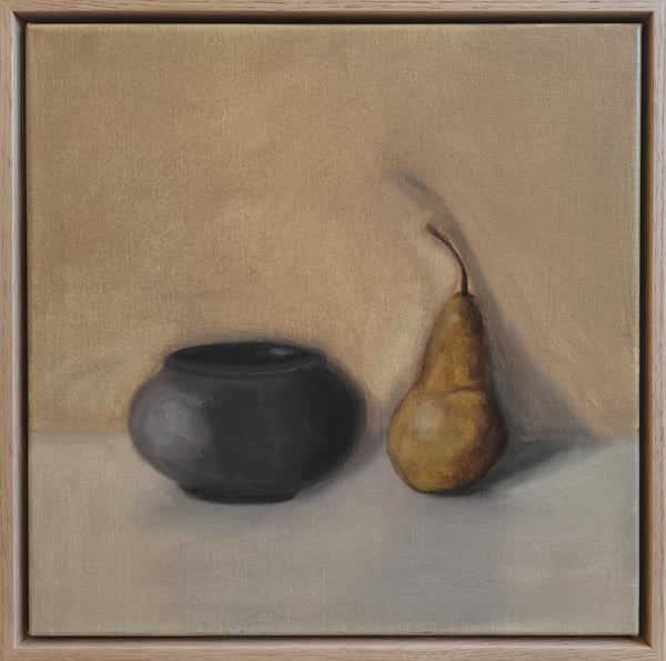 Image of Poire et objet noir