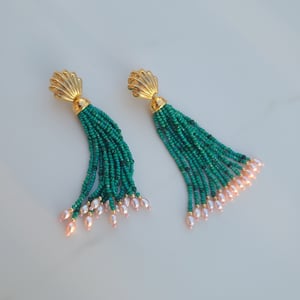 Vintage Gold Shell & Green Tassel with Pearls