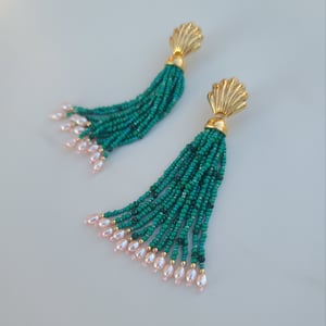 Vintage Gold Shell & Green Tassel with Pearls