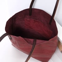 Image 5 of Crumpled Tote large in cherry