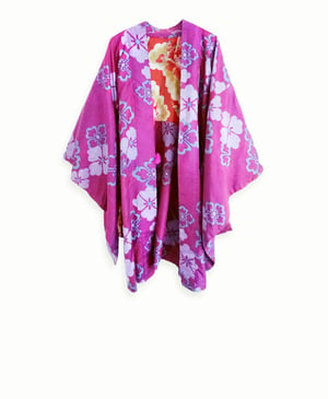 Image of Kort kimono dame af pinklilla silke m. sakurablomster - vendbar