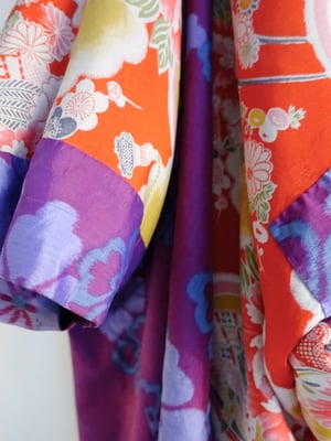 Image of Kort kimono dame af 2 mønstret silke m. blomster og bånd - vendbar