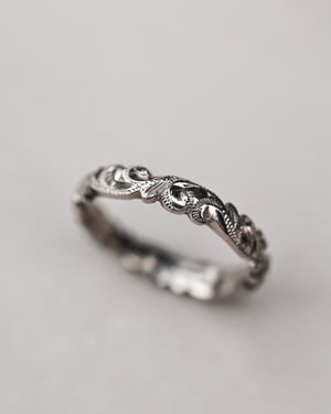 Image of 18ct White Gold, 4mm Floral Carved ring