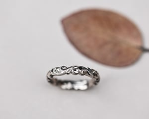 Image of 18ct White Gold, 4mm Floral Carved ring